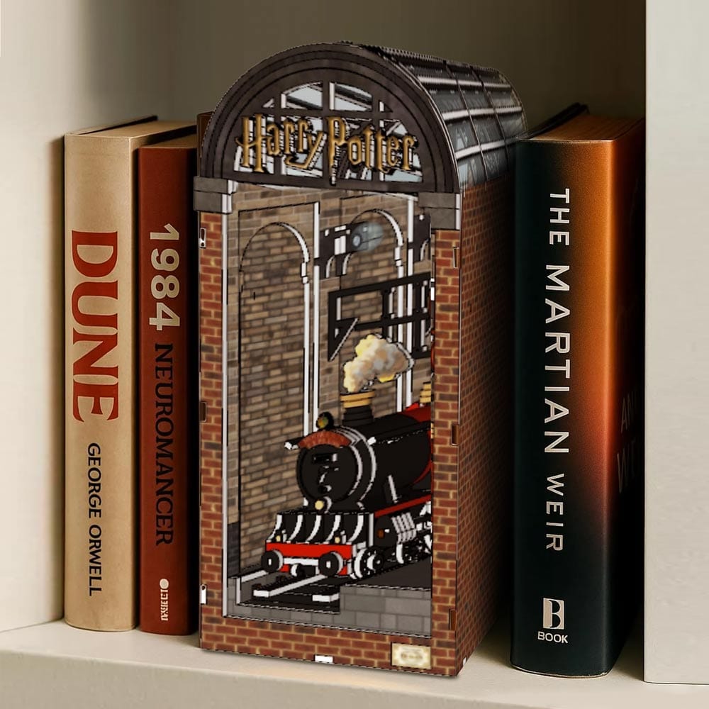 Book Nook Kits 344 Pieces | 10" x 4.3" x 7.1" Platform 9¾: Hogwarts Express Station - DIY Book Nook Kit