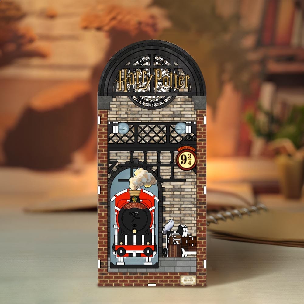 Book Nook Kits 344 Pieces | 10" x 4.3" x 7.1" Platform 9¾: Hogwarts Express Station - DIY Book Nook Kit
