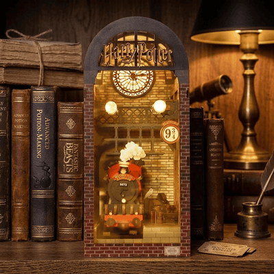 Book Nook Kits 344 Pieces | 25.5×11×18.0cm (10" x 4.3" x 7.1") Harry Potter: Platform 9¾: Hogwarts Express Station - DIY Book Nook Kit