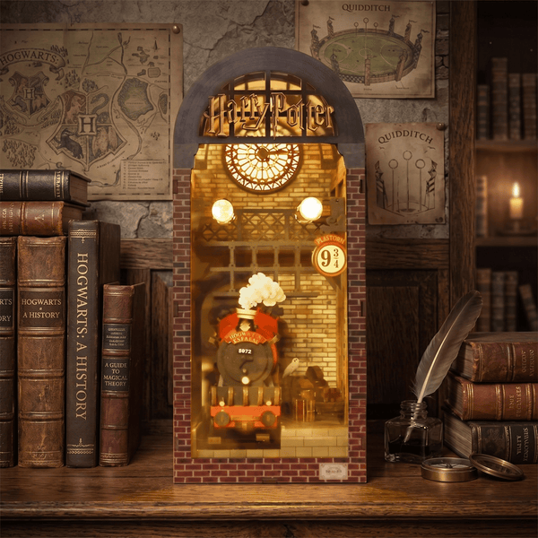 Platform 9¾: Hogwarts Express Station - DIY Book Nook Kit
