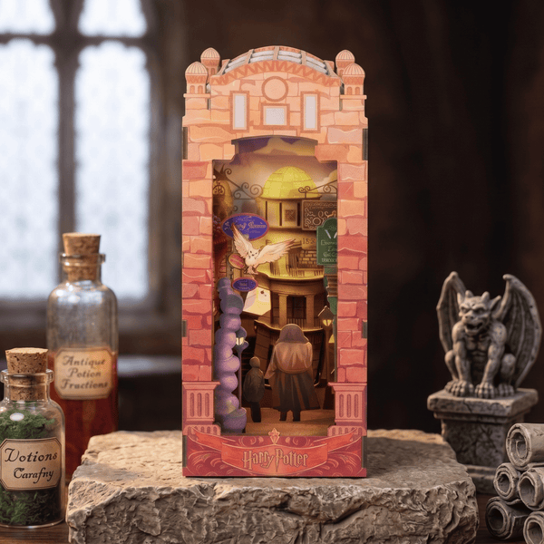 Harry Potter: Diagon Alley - DIY Book Nook Kit