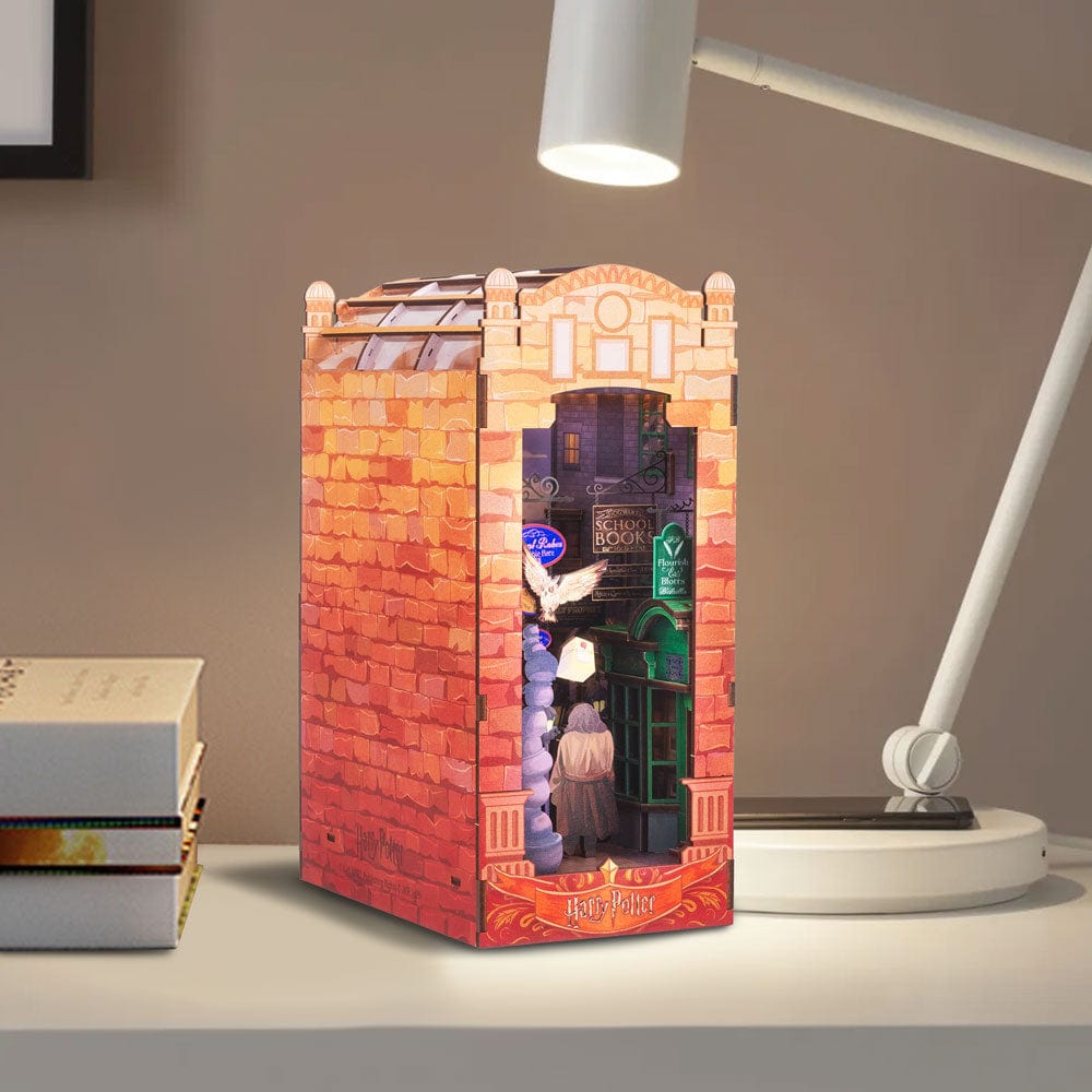 237 Pieces | 10" x 4.3" x 6.9" Harry Potter Diagon Alley - DIY Book Nook Kit