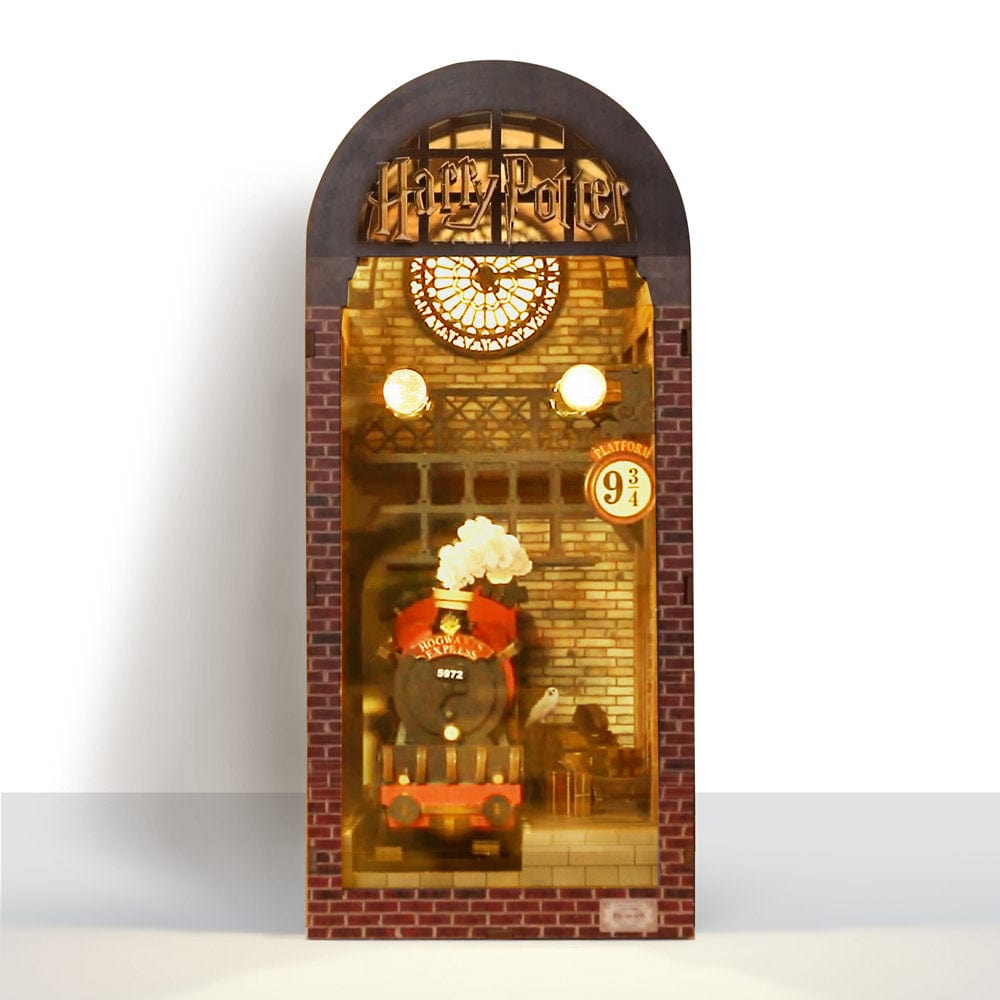 Book Nook Kits 344 Pieces | 25.5×11×18.0cm (10" x 4.3" x 7.1") Harry Potter: Platform 9¾: Hogwarts Express Station - DIY Book Nook Kit