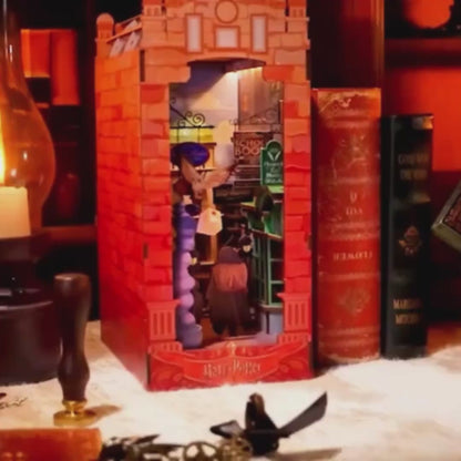 Harry Potter: Diagon Alley - DIY Book Nook Kit